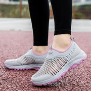 Breathable Mom Large Mesh Walking Shoes
